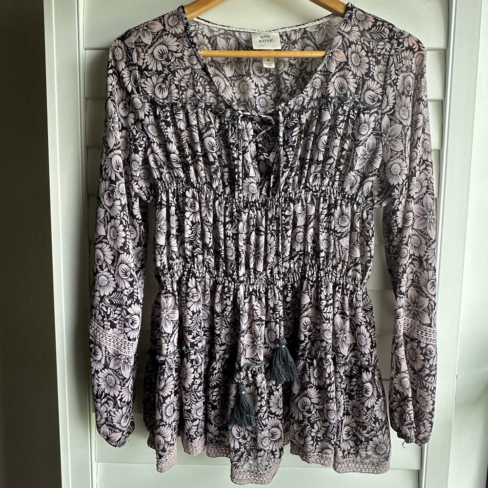 Knox Rose Black and Gray Floral Blouse